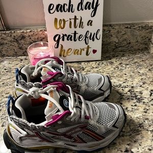 WOMEN'S RUNNER SNEAKER IN GREY